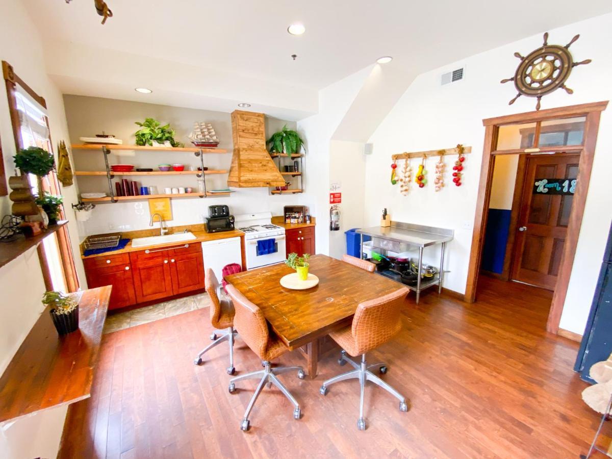 Ith San Diego Adventure Hostel (Adults Only) Εξωτερικό φωτογραφία